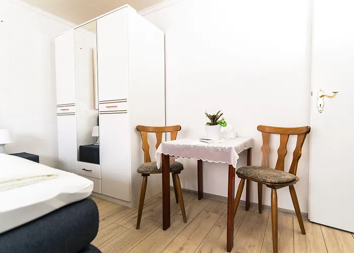 坦能豪夫旅馆 Lütz