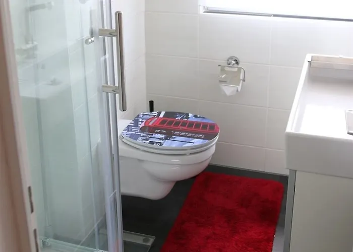 招待所 坦能豪夫旅馆 Lütz