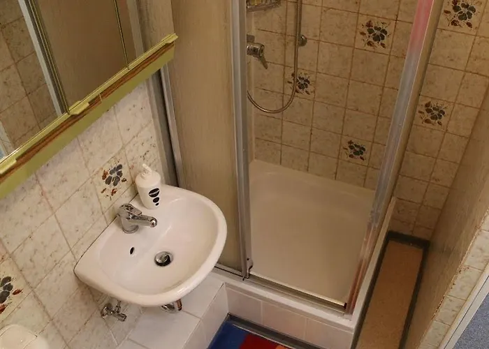 坦能豪夫旅馆 招待所 2*