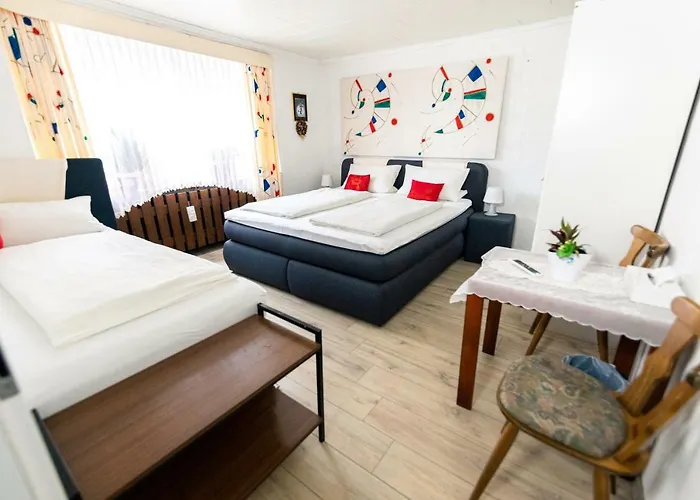 坦能豪夫旅馆 2* Lütz